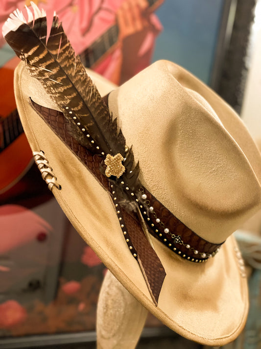 GOLDEN VAQUERA - SOLD