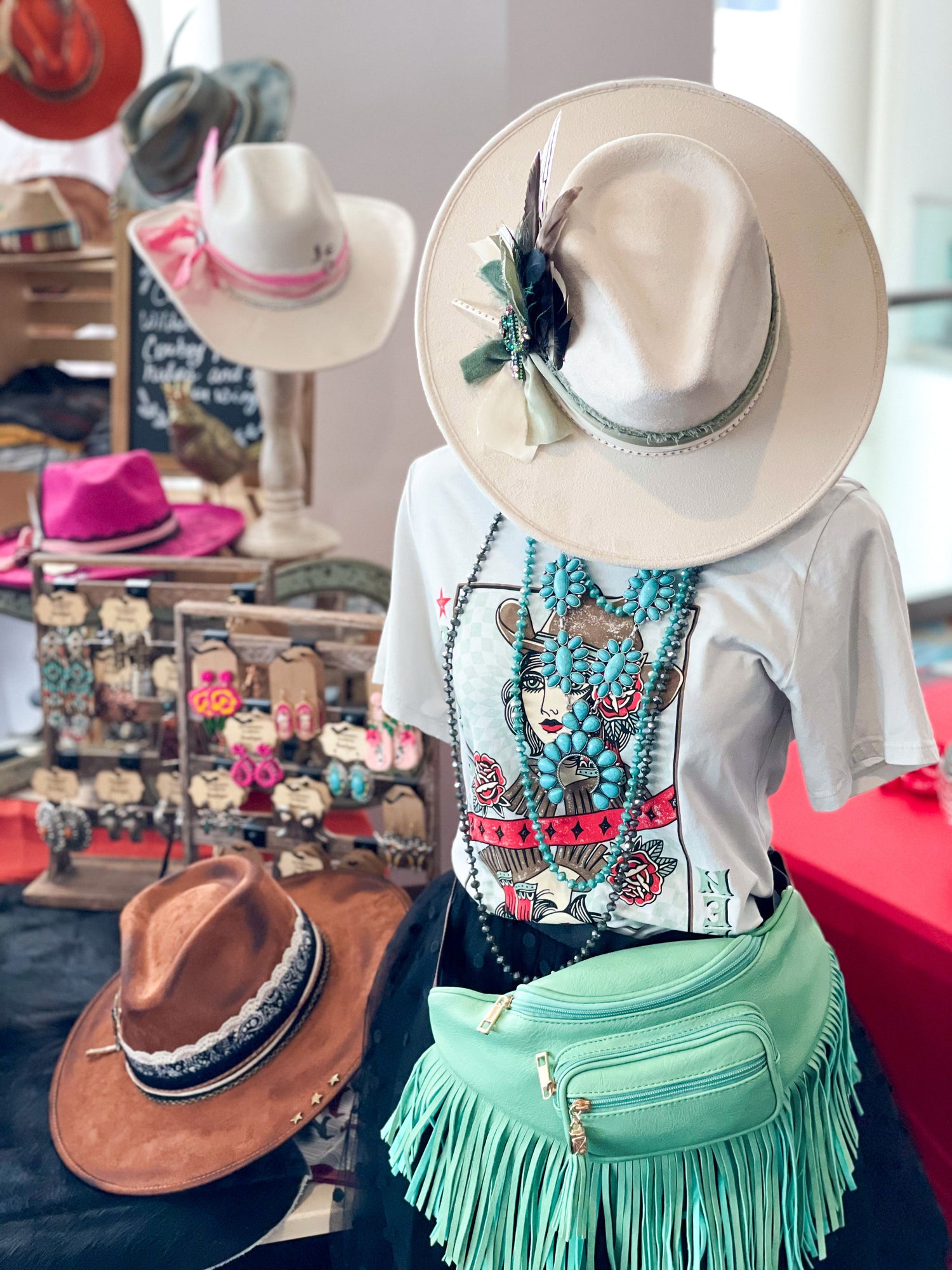 JEWELRY & ACCESSORIES